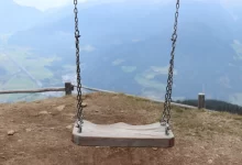 Houpačka visící na konci světa.