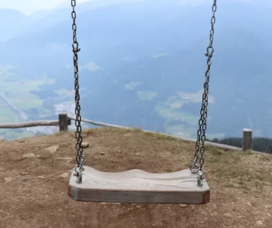 Houpačka visící na konci světa.