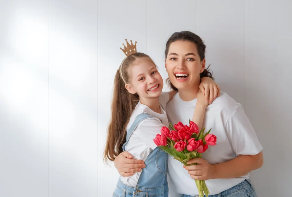 shutterstock_2592897957 - ByznysDeník dítě s matkou