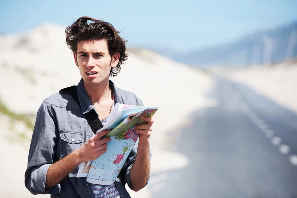 Při složité cestě vám pomůže motivace ostatních. Zdroj: Shutterstock - ByznysDeník Muž s mapou.