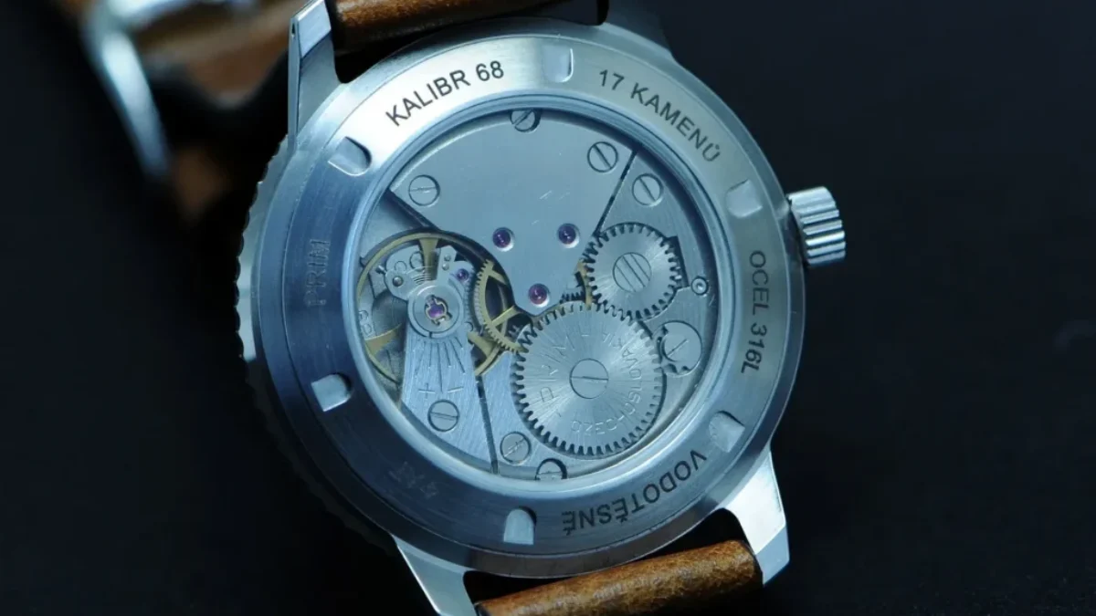 Klasické náramkové hodinky značky PRIM.