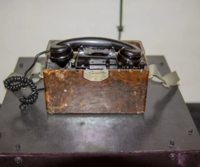Starý polní telefon