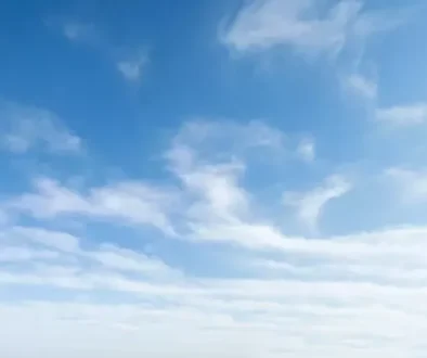 Snímek nebe s oblaky