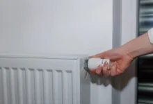 Muž snižuje teplotu