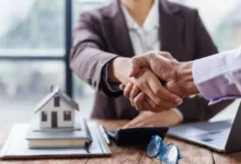 Podepisování smlouvy při koupi nemovitosti