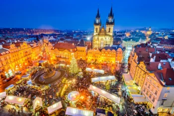 fotografie Staroměstského náměstí při vánočních trzích