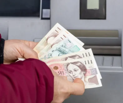 Výběr peněz z bankomatu