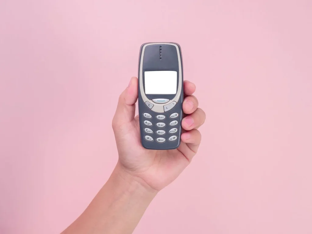 Mobilní telefon bez antény
