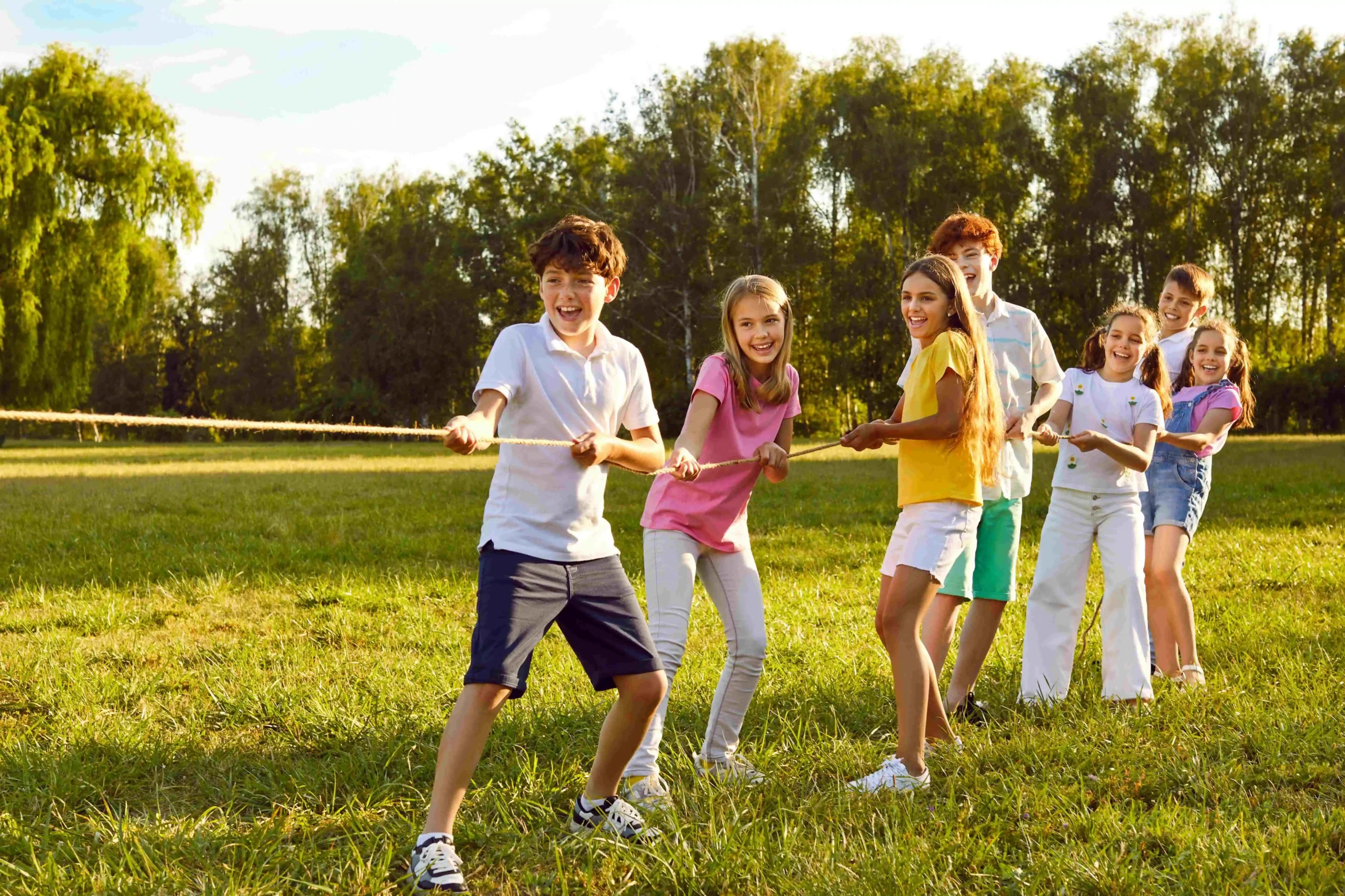 děti se přetahují o lano