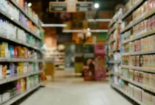 ulička v obchodě se zbožím