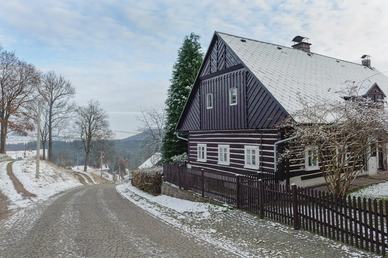 - ByznysDeník domek na české vesnici