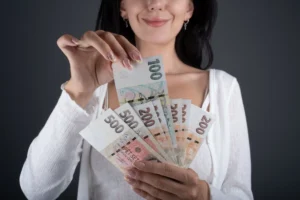 Ekonom radí: Zlato, fondy, nebo stavební spoření? Do kterých produktů uložit peníze v roce 2026