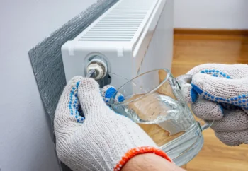 Odvzdušnění radiátorů může ušetřit pěknou sumu peněz.