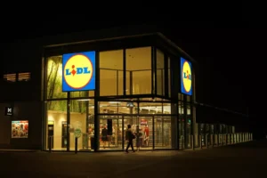 Lidl v těchto prodejnách prodloužil otevírací dobu až do 22 hodin