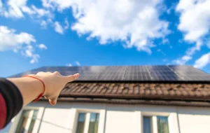 Od jaké spotřeby se vyplatí přejít na solární panely nebo moderní tepelné čerpadlo a kdo má nárok na statisícové dotace?