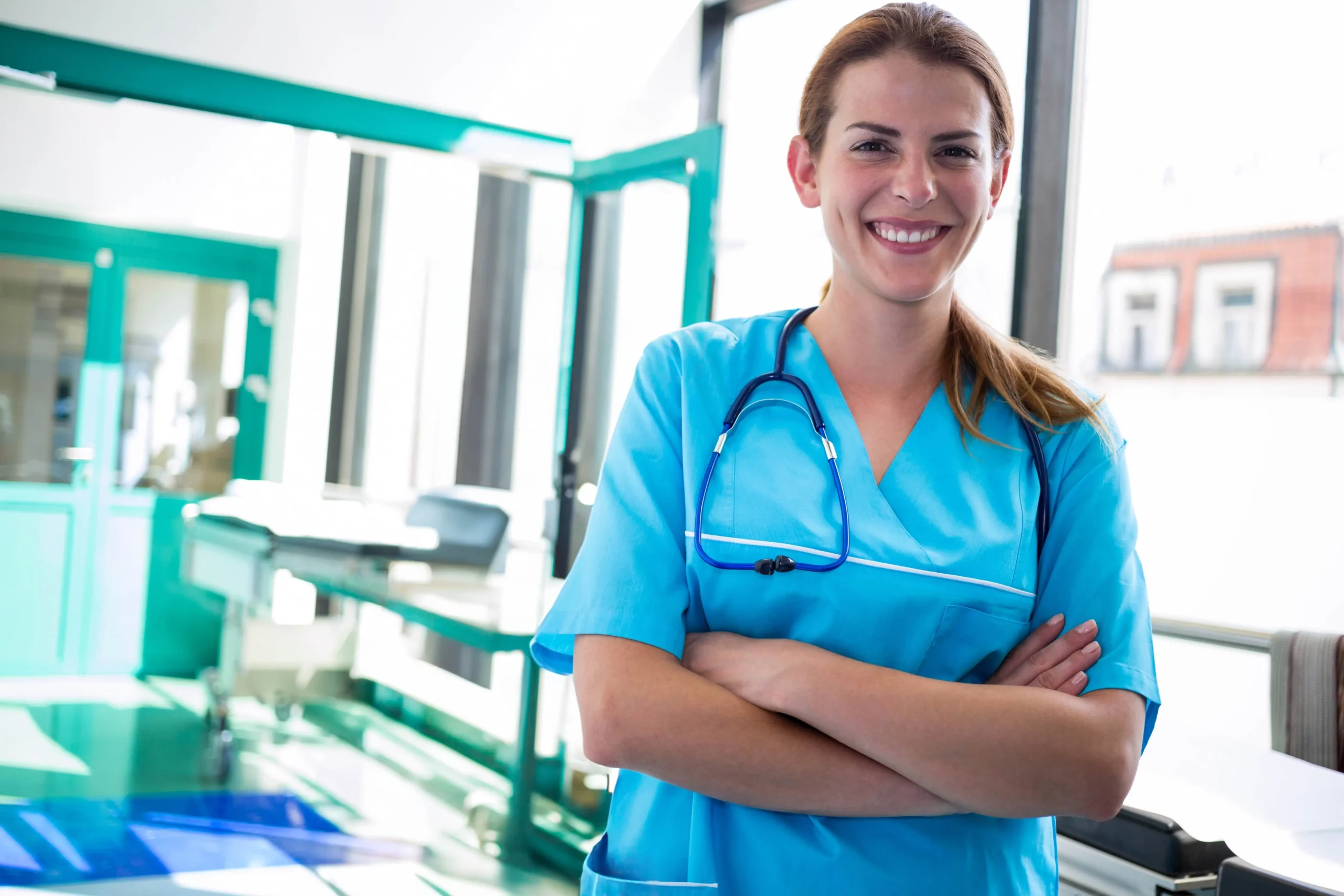 Jaký je plat zdravotní sestry v Rakousku? Částka vás překvapí. Není tedy divu, že lidé z Česka odcházejí.