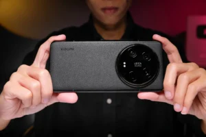 IPhone strčí do kapsy v každém směru: 3 telefony, které vás nadchnou funkcemi a nezruinují peněženku