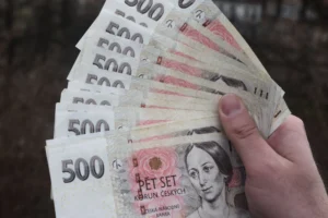 Prohlédněte peněženku, jestli nemáte tuhle 500 Kč bankovku. Dnes za ní sběratelé nabízejí přes 10 tisíc korun