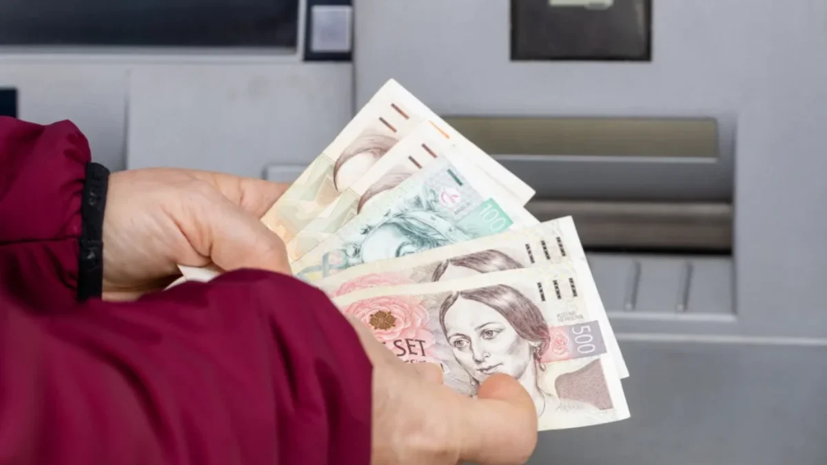 Jedna z největších českých bank potichu zvedá poplatky za běžnou službu, která je jinde zdarma