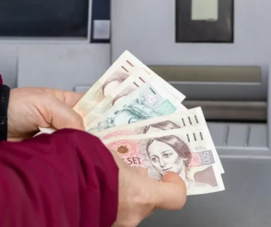 Jedna z největších českých bank potichu zvedá poplatky za běžnou službu, která je jinde zdarma