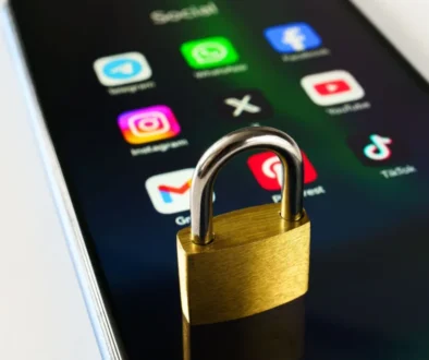 Austrálie zakázala sociální sítě pro děti.