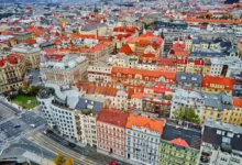 Pohled z výšky na domy v Praze