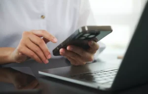 Bankéř mi koukl na výpis z účtu a našel zbytečné platby za 15 tisíc každý rok. Nejspíš je platíte taky